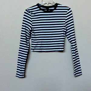 Wild Fable black and white striped crop top with long sleeves. Size Med